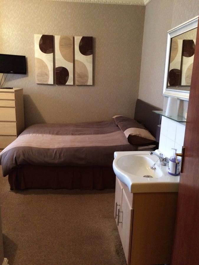 Melrose Guest House Уитли-Бей Экстерьер фото
